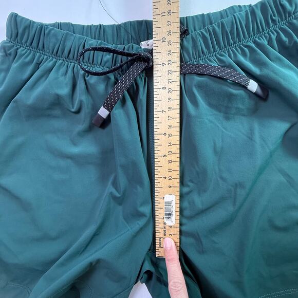 Fabletics The One Lined 5” Shorts Men’s Pine Shadow Green Size S NWOT - Picture 7 of 12